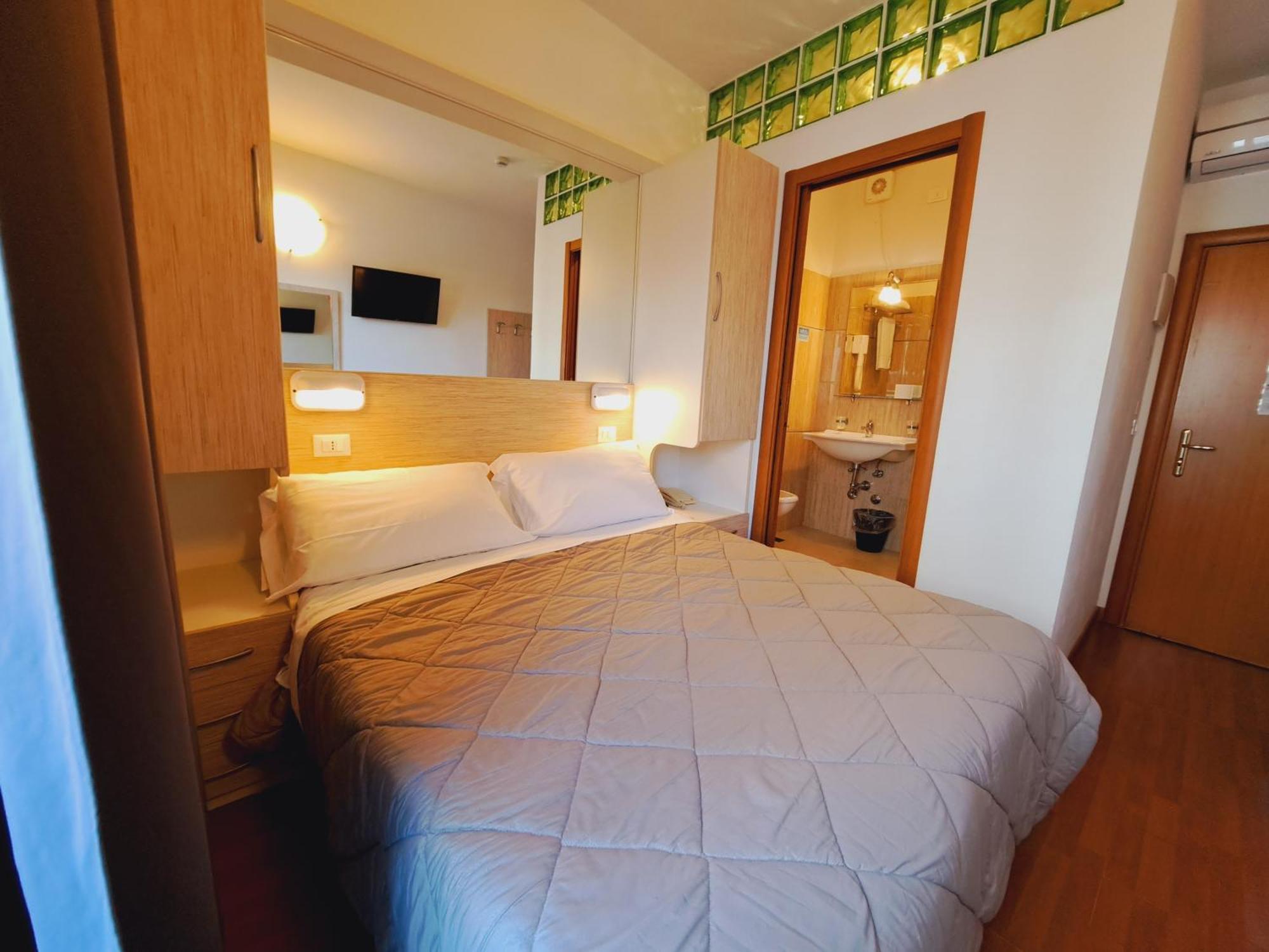 Hotel Butterfly Wellness & Spa Rimini Bagian luar foto