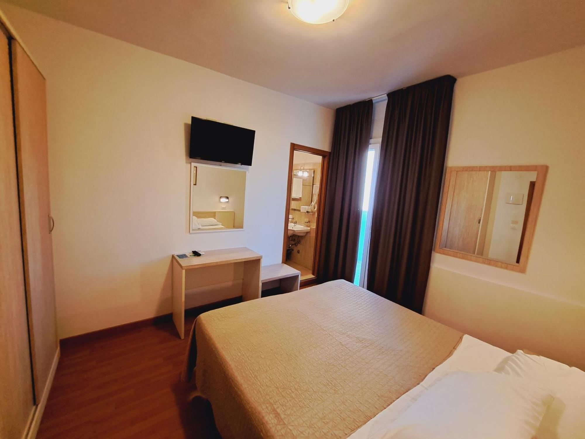 Hotel Butterfly Wellness & Spa Rimini Bagian luar foto