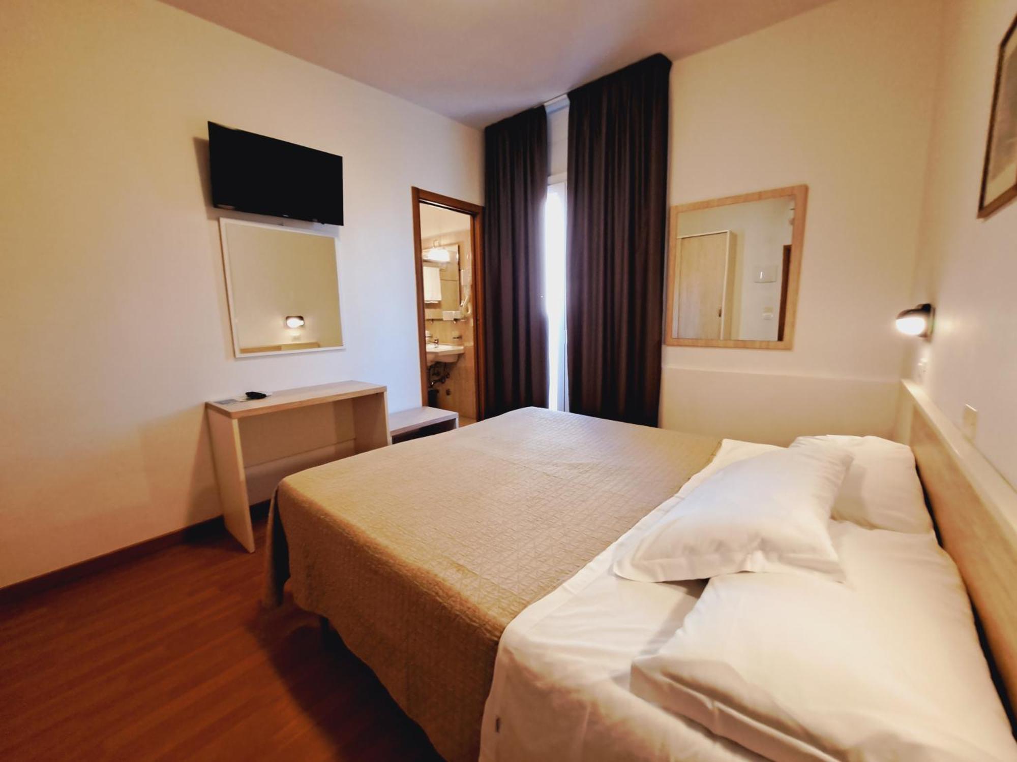 Hotel Butterfly Wellness & Spa Rimini Bagian luar foto