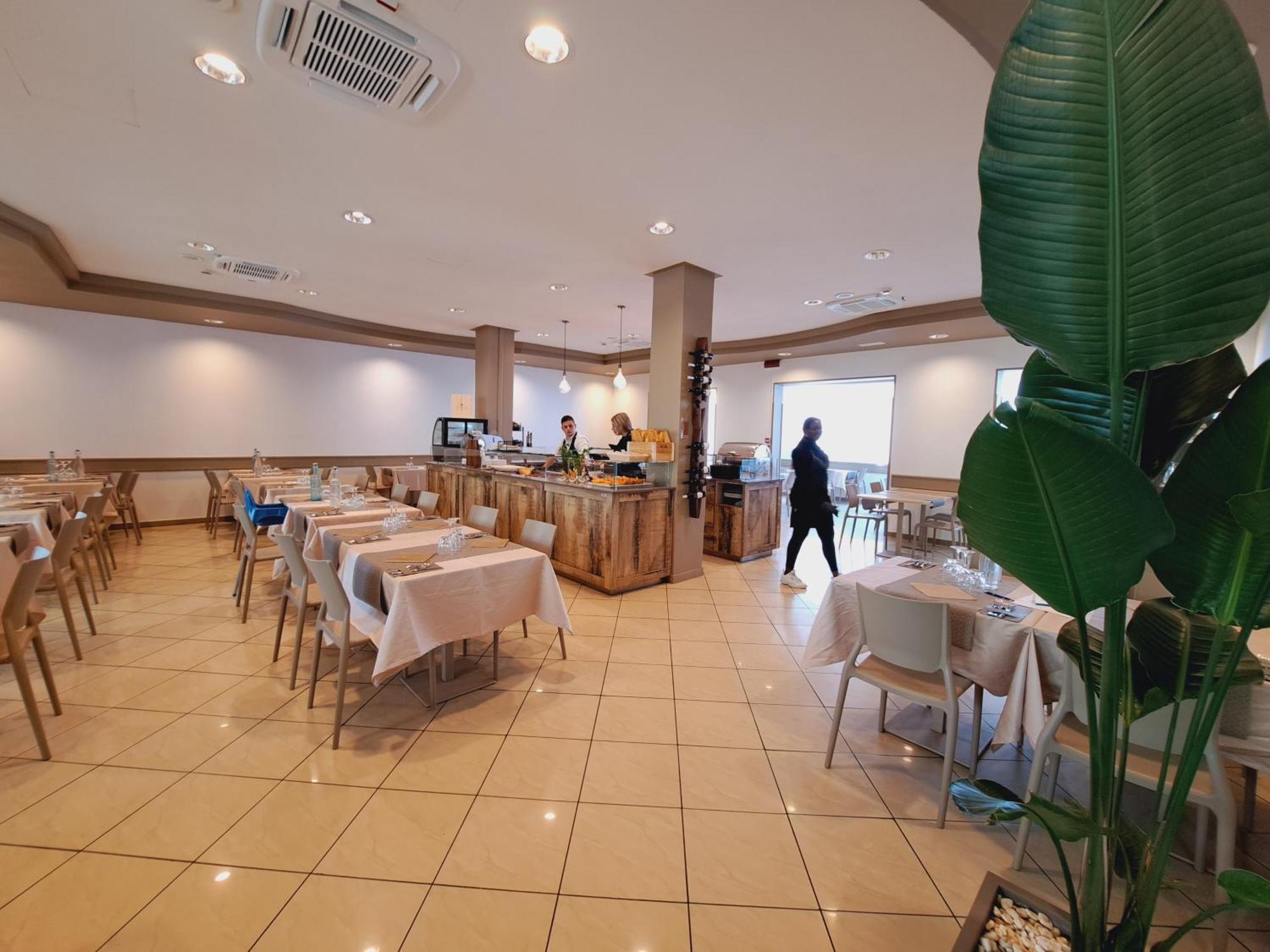 Hotel Butterfly Wellness & Spa Rimini Bagian luar foto