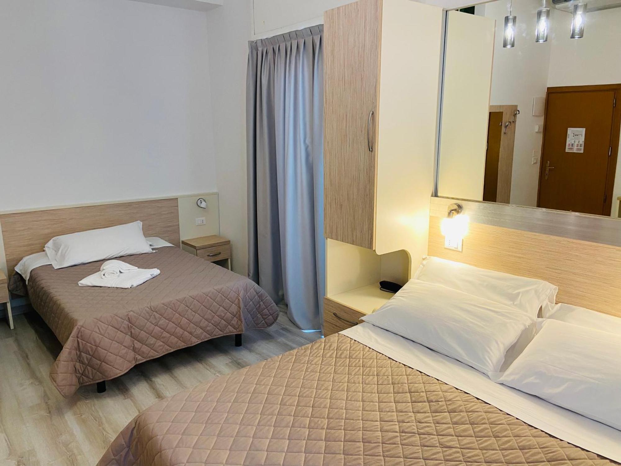 Hotel Butterfly Wellness & Spa Rimini Bagian luar foto