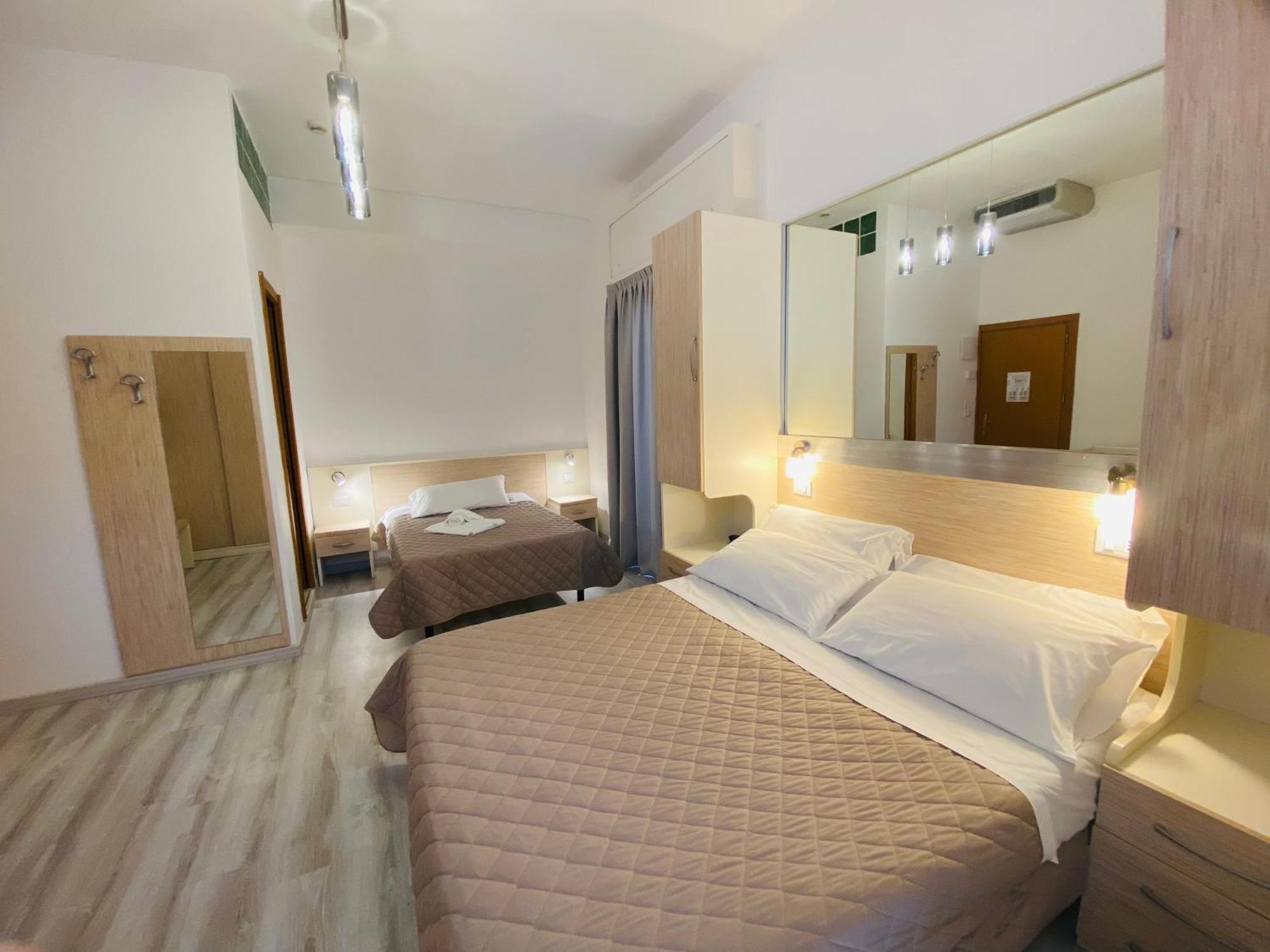 Hotel Butterfly Wellness & Spa Rimini Bagian luar foto