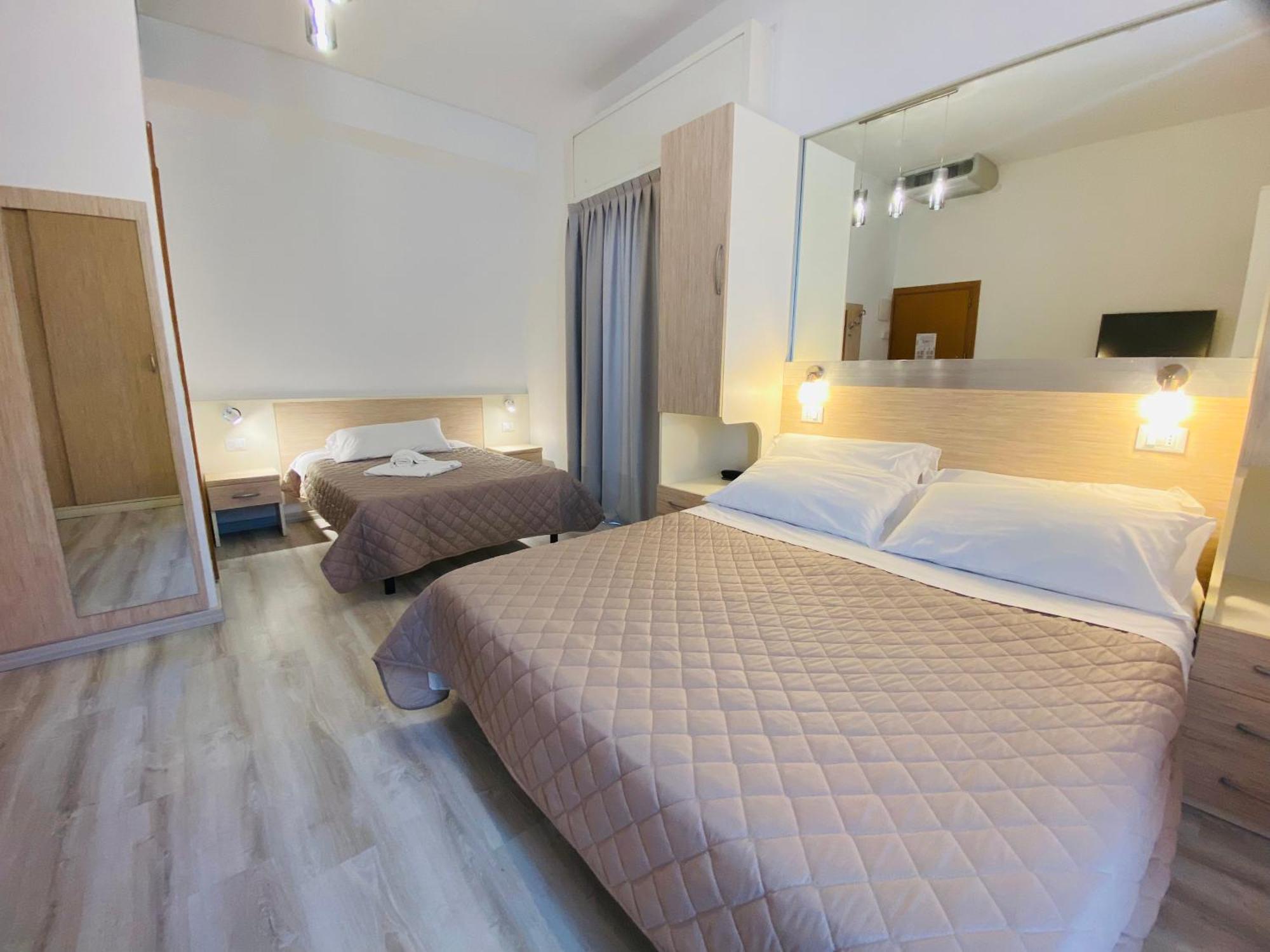 Hotel Butterfly Wellness & Spa Rimini Bagian luar foto