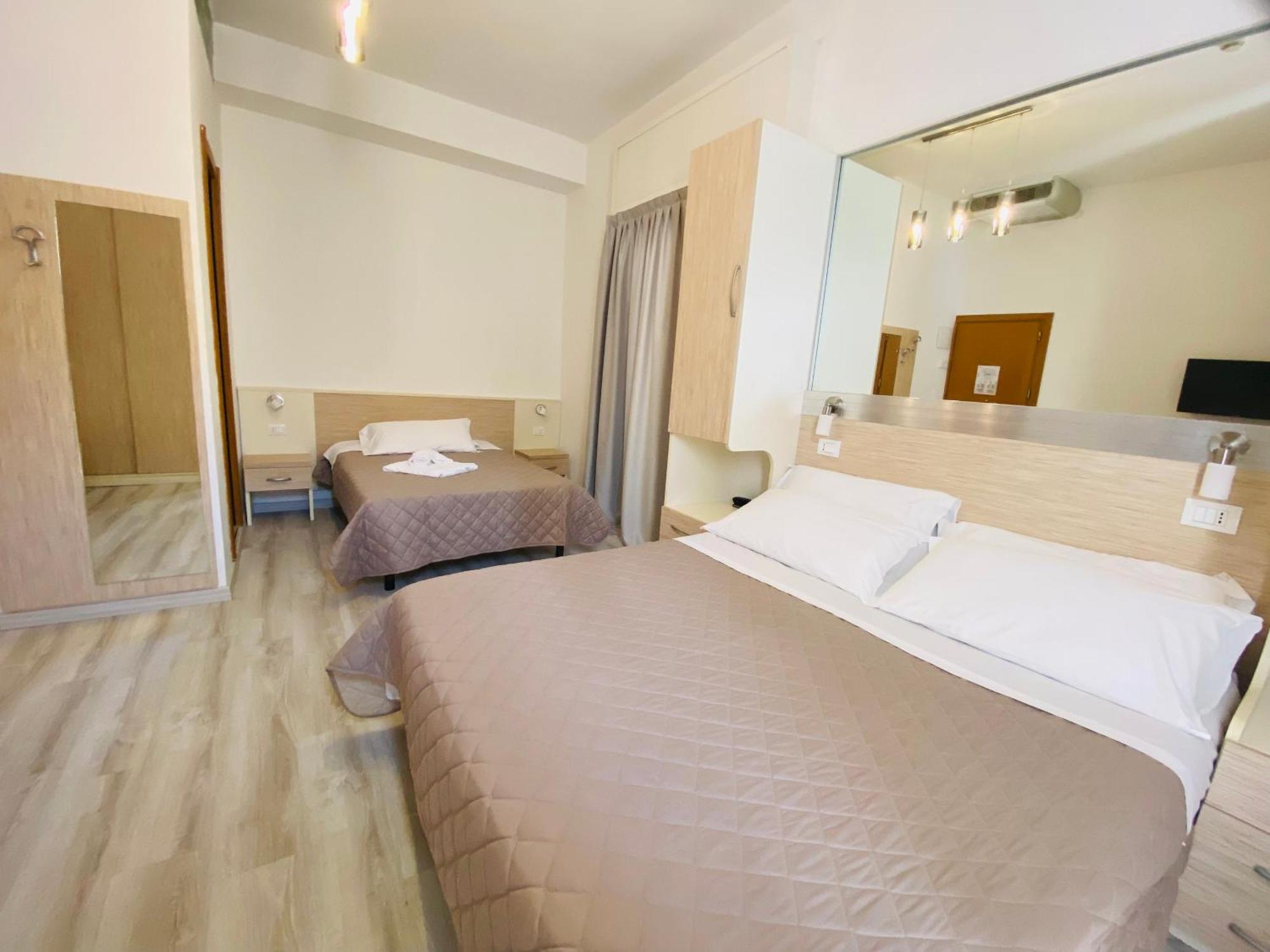 Hotel Butterfly Wellness & Spa Rimini Bagian luar foto