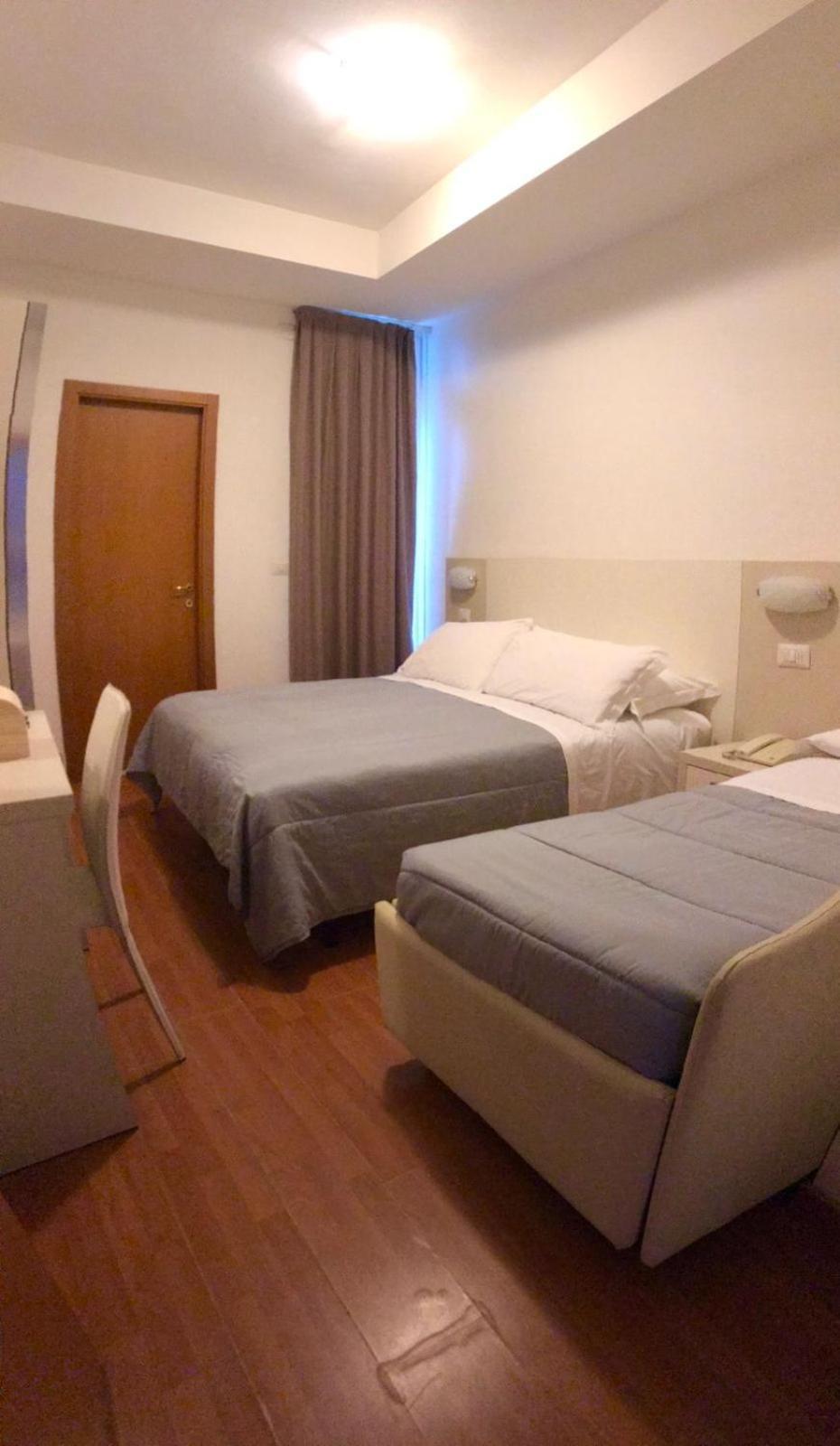 Hotel Butterfly Wellness & Spa Rimini Bagian luar foto