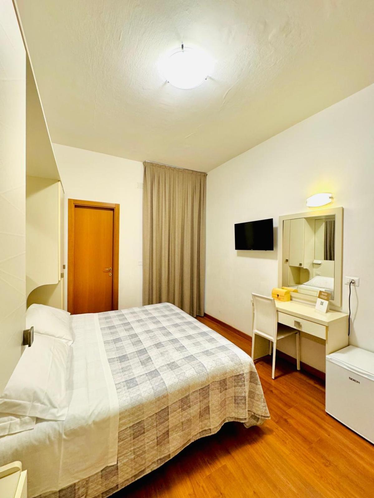 Hotel Butterfly Wellness & Spa Rimini Bagian luar foto